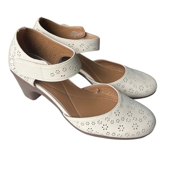 Easy Spirit Womens Cindie Mary Jane Pump Laser Cut Out Leather Heels size 8.5 - Picture 1 of 7